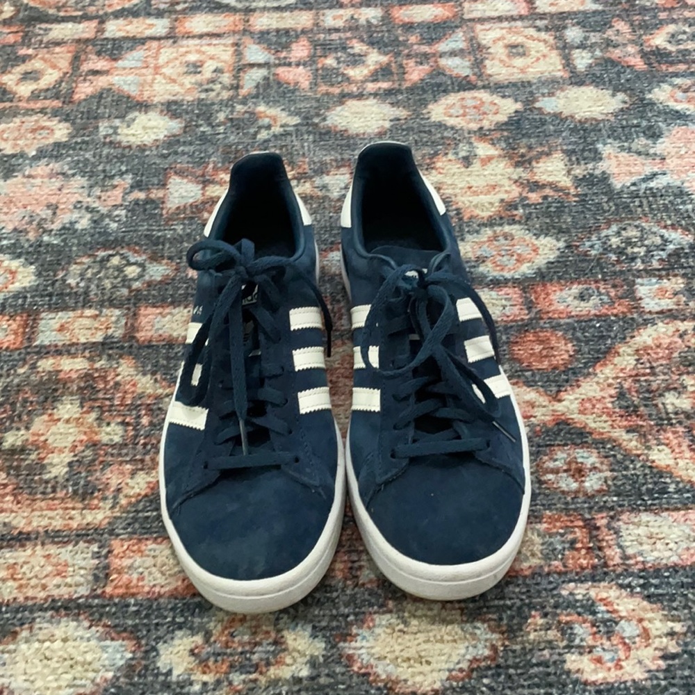 Super cute blue adidas sneakers!! Women’s sz 7